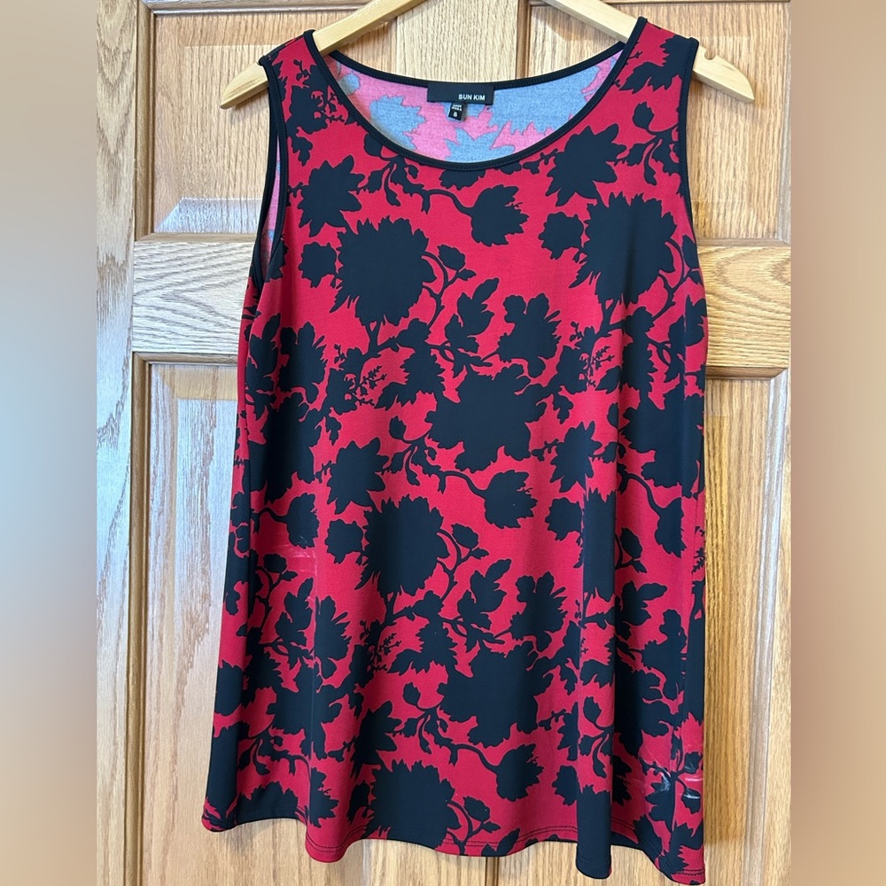 SUN KIM Red and Black Graphic Tank Top Relaxed Fit -Small